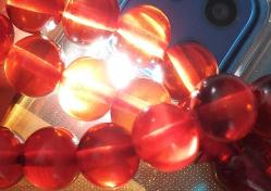 OSMANLI DÖNEMİ MALZEMEDEN YAPILMA ZAZA EL TESPİHİ İLE KIRMIZI RENKLİ GÜMÜŞ PÜSKÜLLÜ MUHTEŞEM SIKMA KEHRİBAR TESPİH 1UU2AA1 ÇOK NADİR