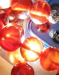 OSMANLI DÖNEMİ MALZEMEDEN YAPILMA ZAZA EL TESPİHİ İLE KIRMIZI RENKLİ GÜMÜŞ PÜSKÜLLÜ MUHTEŞEM SIKMA KEHRİBAR TESPİH 1UU2AA1 ÇOK NADİR