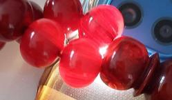 OSMANLI DÖNEMİ MALZEMEDEN YAPILMA ŞIKIR ŞIKIR HARİKA BULUTLU SARMAL KIRMIZI RENKLİ GÜMÜŞ PÜSKÜLLÜ MUHTEŞEM SIKMA KEHRİBAR TESPİH 1AA1A ÇOK NADİR