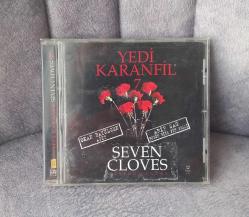 YEDİ KARANFİL 7 SEVEN CLOVERS CD ALBÜM KOLEKSİYONLUK NADİR.  CD'DE ÇOK HAFİF ÇİZİKLER MEVCUT.  KARTONETİ SAĞLAM. KOLEKSİYONLUK
