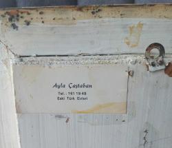 KARIŞIK TEKNİK 3 BOYUTLU AYLA ÇAŞTABAN 1990 İMZALI.  KONDİSYON YÜKSEK KOLEKSİYONLUK NADİR.  ESKİ TÜRK EVLERİ TEMALI