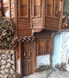 KARIŞIK TEKNİK 3 BOYUTLU AYLA ÇAŞTABAN 1990 İMZALI.  KONDİSYON YÜKSEK KOLEKSİYONLUK NADİR.  ESKİ TÜRK EVLERİ TEMALI