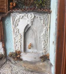 KARIŞIK TEKNİK 3 BOYUTLU AYLA ÇAŞTABAN 1990 İMZALI.  KONDİSYON YÜKSEK KOLEKSİYONLUK NADİR.  ESKİ TÜRK EVLERİ TEMALI