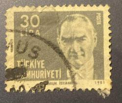 Türk Pulu - Turkish Stamp - Postadan Geçmiş Pul Filateli  - DAMGALI - ATATÜRK TEMALI PUL, 30 LİRA - Türkiye Cumhuriyeti - NOSTALJİK DOĞUM GÜNÜ HEDİYESİ