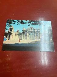 Dolmabahçe saray kapısı keskin color   kartpostalı 15.5x10.5 ebatında