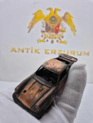 Koleksiyonluk Nostaljik Yarış Arabası Formunda Kalemtraş