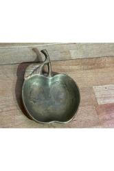 elma formunda eski pirinç küllük kül tablası - 15 cm x 11,5 cm ölçülerinde
