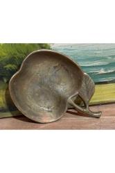 elma formunda eski pirinç küllük kül tablası - 15 cm x 11,5 cm ölçülerinde