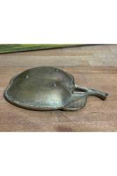 elma formunda eski pirinç küllük kül tablası - 15 cm x 11,5 cm ölçülerinde
