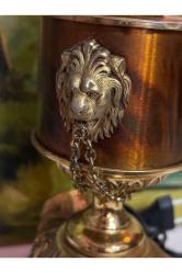 1960's fransız 52 cm boyunda bronz dan aslan figürlü ve ayaklı gaz lambası formunda abajur