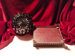 İŞ BANKASI OLDUKÇA ESKİ KUSURSUZ CAM ŞEKERLİĞİ VE SİGARALIĞI BİR ARADA