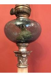 Fransız pirinç ve mermer Kaideli gaz lambası - 70 cm boyunda