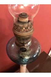 Fransız pirinç ve mermer Kaideli gaz lambası - 70 cm boyunda