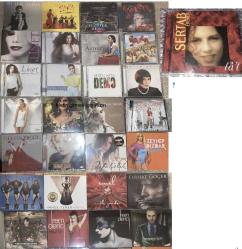 Nadir albümler yeni ambalajındadır 35 Albüm 36 CD HEPSİ SIFIR JELATİNLİ AMBALAJINDADIR  SERTAB ERENER LA'L LAL Bendeniz Best of vol.1 Saltanat Fatma İşcan AYLA ÇELİK BAĞDAT İrem Derici Sezen Aksu DEMO BİRAZ POP  Sibel Can Deniz Arcak Cesur Yıldız Tilbe Papatya Baharı Hande Yener 5 CD  Aynur Aydın Kutsi Ferhat Göçer  Gülçin Ergül bir tanecik aşkım  Emel ile yeniden Zeynep Dizdar Viraj   Türkiye'nin aslanları Tuğba Ekinci Berkay Ele inat  Zara flamenko 5'lisi