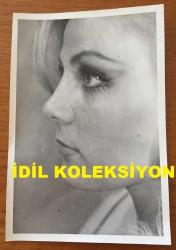 YEŞİLÇAM'IN GÜZEL YILDIZI ESEN PÜSKÜLLÜ'NÜN ORİJİNAL FOTOĞRAFI - 18 x 12 cm EBADINDA - ESEN PÜSKÜLLÜ'NÜN YAKINDAN ÇEKİLMİŞ BİR FOTOĞRAFI