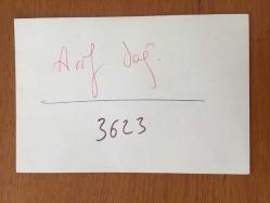 ARİF SAĞ'IN ISLAK İMZALI KARTPOSTAL BASKI FOTOĞRAFI - 15 x 10 cm EBADINDA - ARİF SAĞ'IN GENÇLİK DÖNEMLERİNDE SAZ ÇALARKEN ÇEKİLMİŞ BİR FOTOĞRAFI