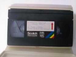ANALAR VE KIZLAR ( Neşe Karaböcek, İzzet Günay) /  KAPLANLAR AĞLAMAZ  (Cüneyt Arkın, İnci Engin)  VHS Film Kaset  ( 2 Film bir arada )  ''Çekimdir''