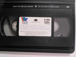 KURBAN ( Kadir İnanır, Sevtap Parman )  / ÇARIKLI MİLYONER ( Kemal Sunal, Necla Nazır )  VHS Film Kaset  ( 2 Film bir arada )  '' Dönem çekimi ''