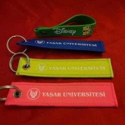 4 adet kullanılmamış anahtarlık. yaşar üniversitesi ve disney. HEPSİ.
