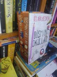 DÜŞMAN OKULLAR 1 VE 2 ( 2 kitap takım )