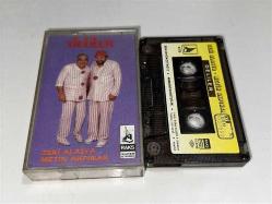 ZEKİ ALASYA METİN AKPINAR*DELİLER -KAĞIT BASKI KASET