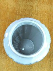 ANTİK YUNAN ROMA TARZINDA EL BOYAMA ESKİTME GÖRÜNÜMLÜ KABARTMA DESENLİ SERAMİK VAZO