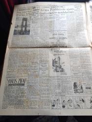 Cumhuriyet Gazetesi - 3 Ağustos 1957 - Saygı Nasıl Korunur Yazan Nadir Nadi Başmakale - Japon Gazeteci Minoru Hirano Japonya'da Basın Serbesttir Dedi - Halil Sezai Erkut Dün Sabah Tahliye Edildi - Amerikan Dışişleri Bakanı John Foster Dulles Dün Londra'da Büyük Elçimiz Muharrem Nuri Birgi İle Görüştü - Silahsızlanma Konferansı - Hürriyet Partisi Toplantılarına Yarın Fevzi Lütfi Karaosmanoğlu Da Katılacak - Maruf İngiliz Sanatkarı Vivien Leigh- Ege'de Kuraklık Ve Şiddetli Sıcaklar - Yanlış Zifaf Yazan Kemal Bilbaşar Yazı Dizisi - Boğaziçi Köprüsü Hazırlanırken Yazan Yüksek Mühendis Necdet Dirilgen Yazı - Marilyn Monroe Çocuğunu Aldırttı -  Hrutçef'in İktidardan Düşmesi Yaklaşıyormuş - Küba'da İhtilal - Köpek Benji İdam edildi  - Büyük Casuslar Derleyen A. Cemalettin Saraçoğlu - Ses Sanatkarı Muzaffer Akgün Büyükdere Beyaz Parkta - Futbolcu Hilmi Kiremitçi Transfer Konusunda Dördüncü Defa Karar Değiştirdi -  Beykoz Mevsimi Merasimle Açtı - 5. Yıl Ahmed Reis Yelken Yarışı Bugün Yapılıyor