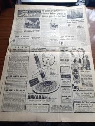 Cumhuriyet Gazetesi - 3 Ağustos 1957 - Saygı Nasıl Korunur Yazan Nadir Nadi Başmakale - Japon Gazeteci Minoru Hirano Japonya'da Basın Serbesttir Dedi - Halil Sezai Erkut Dün Sabah Tahliye Edildi - Amerikan Dışişleri Bakanı John Foster Dulles Dün Londra'da Büyük Elçimiz Muharrem Nuri Birgi İle Görüştü - Silahsızlanma Konferansı - Hürriyet Partisi Toplantılarına Yarın Fevzi Lütfi Karaosmanoğlu Da Katılacak - Maruf İngiliz Sanatkarı Vivien Leigh- Ege'de Kuraklık Ve Şiddetli Sıcaklar - Yanlış Zifaf Yazan Kemal Bilbaşar Yazı Dizisi - Boğaziçi Köprüsü Hazırlanırken Yazan Yüksek Mühendis Necdet Dirilgen Yazı - Marilyn Monroe Çocuğunu Aldırttı -  Hrutçef'in İktidardan Düşmesi Yaklaşıyormuş - Küba'da İhtilal - Köpek Benji İdam edildi  - Büyük Casuslar Derleyen A. Cemalettin Saraçoğlu - Ses Sanatkarı Muzaffer Akgün Büyükdere Beyaz Parkta - Futbolcu Hilmi Kiremitçi Transfer Konusunda Dördüncü Defa Karar Değiştirdi -  Beykoz Mevsimi Merasimle Açtı - 5. Yıl Ahmed Reis Yelken Yarışı Bugün Yapılıyor