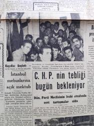 Cumhuriyet Gazetesi - 16 Eylül 1958 - Şehirde Büyük İstimlaklerin Durdurulması Kararlaştı - İlkokullarda ve Üniversitelerde Kayıtlar Başladı Fotoğraf -Celal Bayar Bugün Kandahar'a Gidiyor - 650 Kuruş Yevmiyeyi Çok Gören Yüksek Hakem Kurulu - İstanbul'un 400 Otobüsü Ne Halde - Mukaddesatı Koruma Tasarısı - Kıbrıs'a Dair Yunan Muhtırası - Göç Yazan Necip Alsan Yazı Dizisi - Osmanlı Donanmasının Tarihinde Karanlık Sayfalar Yazan Cemalettin Saraçoğlu Yazı Dizisi -  Aşk Tutkunluğu Suçları Yazan Profesör Doktor Rasim Adasal Köşe Yazısı - Rusya'nın Amerika'ya İktisadi Taarruzu - Fransız İstihbarat Bakanı Jacques Soustelle'ye Paris'te Suikast Yapıldı - Bozcaada'nın Kurtuluş Bayramı  - 19 21 Eylül'deki İran Milli Maçı İçin Eksrim Takımımız Seçme Yapılmadan Mı Seçiliyor - Ekim Ayından İtibaren Haftada Üç Maç Yapılacak - Galatasaray İdare Heyeti Dedi Ki İstifa Etmek Niyetinde Değiliz - Binbaşı Salih Koç Konkur'da Birinci Oldu - Enternasyonal Voleybol Şampiyonası 1960 Yılına Kaldı