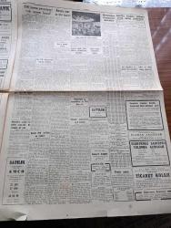 Cumhuriyet Gazetesi - 16 Eylül 1958 - Şehirde Büyük İstimlaklerin Durdurulması Kararlaştı - İlkokullarda ve Üniversitelerde Kayıtlar Başladı Fotoğraf -Celal Bayar Bugün Kandahar'a Gidiyor - 650 Kuruş Yevmiyeyi Çok Gören Yüksek Hakem Kurulu - İstanbul'un 400 Otobüsü Ne Halde - Mukaddesatı Koruma Tasarısı - Kıbrıs'a Dair Yunan Muhtırası - Göç Yazan Necip Alsan Yazı Dizisi - Osmanlı Donanmasının Tarihinde Karanlık Sayfalar Yazan Cemalettin Saraçoğlu Yazı Dizisi -  Aşk Tutkunluğu Suçları Yazan Profesör Doktor Rasim Adasal Köşe Yazısı - Rusya'nın Amerika'ya İktisadi Taarruzu - Fransız İstihbarat Bakanı Jacques Soustelle'ye Paris'te Suikast Yapıldı - Bozcaada'nın Kurtuluş Bayramı  - 19 21 Eylül'deki İran Milli Maçı İçin Eksrim Takımımız Seçme Yapılmadan Mı Seçiliyor - Ekim Ayından İtibaren Haftada Üç Maç Yapılacak - Galatasaray İdare Heyeti Dedi Ki İstifa Etmek Niyetinde Değiliz - Binbaşı Salih Koç Konkur'da Birinci Oldu - Enternasyonal Voleybol Şampiyonası 1960 Yılına Kaldı