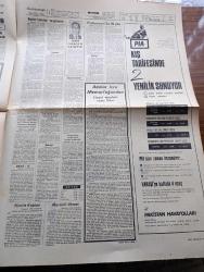Cumhuriyet Gazetesi - 3 Kasım 1967 - Asıl Yıkıcılar İçerde Yazan Ecvet Güresin Başmakale - Rumlar Rauf Denktaş'ı Yargılayacak - Cumhurbaşkanı Cevdet Sunay Şövalye Oldu Fotoğraf - Adalet Bakanlığı Yeniden 240 Savcının Yerini Değiştirdi - Hersek Gölü Darülacezenin Malı Oldu - TÖS Başkanı Fakir Baykurt - Yeni Bir Açık Kalp Ameliyatında Hastaya Sığırdan Alınan Aort Kapağı Takıldı - Parlamentoda İlk Gün Yazan Fikret Otyam - Besni Ve Sonora 64 - Dayan Bahriyeli Oyunu Tepebaşı Tiyatrosunda - 50. Yıldönümünde 1917 İhtilalinin Hikayesi Çizgi Roman - Ernest Hemingway'in Gözüyle Atatürk Türkiyesi Derleyen Mehmet Barlas Yazı Dizisi - Yayın Hayatı - Sol Yayınları - Yarım Asrın Kuvvetleri Röportajlar Abdulkadir Yücelman - Milyonluk Hata Ve Yolsuzluklara Parmak Basan Spor Toto Teftiş Raporu Yeni Bir Safhada - Basketbolcu Erdal Poyrazoğlu İle Hüseyin Kozlucaya Madalya Veriliyor - Göztepe Atletico Madrid Maçı İçin Pazartesi İspanya'ya Gidiyor - Spartak Basketbol Takımı Altınordu'dan Çekiniyor