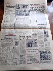 Cumhuriyet Gazetesi - 3 Kasım 1967 - Asıl Yıkıcılar İçerde Yazan Ecvet Güresin Başmakale - Rumlar Rauf Denktaş'ı Yargılayacak - Cumhurbaşkanı Cevdet Sunay Şövalye Oldu Fotoğraf - Adalet Bakanlığı Yeniden 240 Savcının Yerini Değiştirdi - Hersek Gölü Darülacezenin Malı Oldu - TÖS Başkanı Fakir Baykurt - Yeni Bir Açık Kalp Ameliyatında Hastaya Sığırdan Alınan Aort Kapağı Takıldı - Parlamentoda İlk Gün Yazan Fikret Otyam - Besni Ve Sonora 64 - Dayan Bahriyeli Oyunu Tepebaşı Tiyatrosunda - 50. Yıldönümünde 1917 İhtilalinin Hikayesi Çizgi Roman - Ernest Hemingway'in Gözüyle Atatürk Türkiyesi Derleyen Mehmet Barlas Yazı Dizisi - Yayın Hayatı - Sol Yayınları - Yarım Asrın Kuvvetleri Röportajlar Abdulkadir Yücelman - Milyonluk Hata Ve Yolsuzluklara Parmak Basan Spor Toto Teftiş Raporu Yeni Bir Safhada - Basketbolcu Erdal Poyrazoğlu İle Hüseyin Kozlucaya Madalya Veriliyor - Göztepe Atletico Madrid Maçı İçin Pazartesi İspanya'ya Gidiyor - Spartak Basketbol Takımı Altınordu'dan Çekiniyor