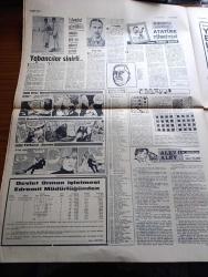 Cumhuriyet Gazetesi - 2 Kasım 1967 - Rauf Denktaş'ın İadesini İstedik - Ferruh Bozbeyli Tekrar Meclis Başkanı Seçildi - Rektör Ekrem Şerif Egeliye Aleyhte Ve Lehte Gösteri Yapıldı Fotoğraf - İstanbul Ve Ankara Üniversiteleri Açıldı -  Cumhurbaşkanı Cevdet Sunay'ı Londra'da Kraliçe Elizabeth Karşıladı - Türkiye İngiltere Yazan İlhan Selçuk Köşe Yazısı - 50. Yıldönümünde 1917 İhtilalinin Hikayesi Çizgi Roman - Ernest Hemingway'in Gözüyle Atatürk Türkiyesi Derleyen Mehmet Barlas Yazı Dizisi - Dişi Bond Çizgi Roman - Türk Demir Döküm Fabrikaları - İstanbul Ankara Radyosu Programı - Türkiye Ve İngiltere Arasında İlk Elçi Mübadelesi - 2 Kasım 1928 Tarihli Cumhuriyet'ten Gazi'nin Nutku - İstanbul'da Sinemalar Tiyatrolar Programı - Yeni Philishave Elektrikli Traş Makinesi - Fenerbahçeli Milli Atlet Ercan Örki Vefat İlanı - Türkiye Kupasında 5 Maç Oynandı - Beşiktaş'tan Vefaya Kiralanan Suat Mamat İdmanda Fotoğrafı - Galatasaray Milli Mensucat'ı 6 0 Yendi - Hindistan Seyahatini Kazanan Talihli