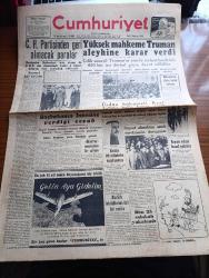 Cumhuriyet Gazetesi - 3 Haziran 1952 - Zaruri Bir Tavzih Başmakale - Cumhuriyet Halk Partisinden Geri Alınacak Paralar - Yüksek Mahkeme Truman Aleyhine Karar Verdi - Başbakan Adnan Menderes'in İsmet İnönü'ye Verdiği Cevap - İsyan Eden Kızıl Esirler - Rüşvet Almaktan Sanık Öğretmen Ulvi Teoman'ın Duruşması Fotoğrafı - Atatürk İnkılaplarına Dair Vesika - Politika Ve Dil Yazan Hasan Ali Yücel Köşe Yazısı - Sanayi Odası Başkanı Hüsnü Yaman Seçildi - Sabite Tur Gülerman Saime Sinan Ve Hamiyet Yüceses Tepebaşı Gazinosunda - Ruh Gurbetinde Yazan Kerime Nadir Yazı Dizisi - Nişantaşı Kız Enstitüsünde Defile Fotoğraf - Kore Şehitlerimizin Tabloları Yapılacak - Devrim Ocakları İstanbul İl Yönetim Kurulu Seçildi - İsrail'de Cumartesi Günü Taksiler Çalışmayacak - Futbolda Neden Mağlup Oluyoruz Yazan Burhan Felek - Kibar Düşkünleri Yazan Maurice Dekobra Yazı Dizisi - Kodak - Radyo Ve Kaloriferli 1952 Modeli Morris Oxford Otomobil - Sanitas Berlin Röntgen Ve Tıbbi Cihazları - Parker Quink Mürekkebi