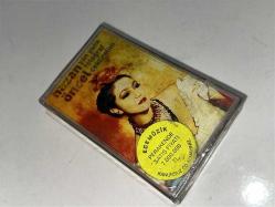 Nazan Öncel Yan Yana Fotoğraf ÇEktirelim SIFIR AMBALAJINDA