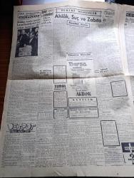 Cumhuriyet Gazetesi - 25 Ocak 1957 - Urla Kazasının Partilere Verdiği Güzel Örnek - Ortadoğu Gene mi Kana Boyanacak - Kasım Güleğin Amerikalılarla Yaptığı Görüşme - Kıbrıs'ı Taksim Şekli - Nihat Erim Dün Londra'ya Gitti - 6- 7 Eylül Sanıkları Dün Beraat Ettiler - NATO'nun İlk Alman Komutanı General Speidel  - Despot Yazan Reşat Enis Yazı Dizisi - İdam Sehpasında Can Veren Devletliler Yazan Cemalettin Saraçoğlu Yazı Dizisi - Rock And Roll Ve Striptease Dansları Münakaşası - Opon Ağrı Kesici - Krem Pertev - Pendik'te Kurulacak Yeni Tersane - Basketbolda Fenerbahçe İle Galatasaray Bu Sezon Üçüncü Defa Karşı Karşıya - Vita Yağ - Eski Bir Olimpiyat Şampiyonu James Connoly Vefat Etti - Adalet Beykoz'u Yendi