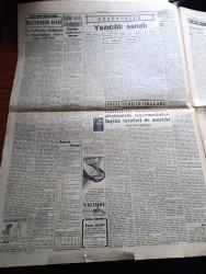 Cumhuriyet Gazetesi - 7 Haziran 1952 - CHP'nin Tasfiyesine Kadar Gidebilecek Bir Kanun Teklifi - Başbakan Adnan Menderes'in Patrik Athenagoras'ı Ziyareti - Albay Nuri Pamir Kore'de Şehit Oldu Fotoğraf - Yunan Hükümdarları Yarın 17 de Geliyorlar - Kuzey Atlantik Paktı Kuvvetleri Başkomutanı General Ridgway'in Türkiye'yi Ziyareti - Mareşal Papagos'a Trakyanın Müdafaası Kabil Olmayacak - Türk Fransız Kültür Anlaşması - İspanya Futbol Milli Takımı Geldi - Gelin Aya Gidelim Yazan Tevfik Sadullah - Dün Geceki Güzellik Müsabakası Fotoğraf - Ruh Gurbetinde Yazan Kerime Nadir Yazı Dizisi - Konya'da Suni Yağmur Denemeleri - Hindistan'da Hindu Müslüman Kavgası - Gül Kupası Atletizm Müsabakaları - El Yazılarından Mana Çıkarma Sanatı Tıbbın Büyük Yardımcısı - Süreyya Plaj Gazinosu Maltepe - Movado Saatleri - Minerva Dikiş Makineleri -  Perihan Altındağ Sözeri Siz Bana Gelmezseniz Siemens Beni Size Getirir Diyor - Volvo Diesel Kamyonları - Oliver Yazı Makineleri -  Alman Gobi Bisiklet - Philco