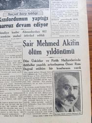 Cumhuriyet Gazetesi - 28 Birincikanun (Aralık) 1942 - Fransa'nın İstikbali Başmakale - General Giraud Fransız Afrikası Başkomiserliğine Seçildi - Şark Cephesinde Harekat Fotoğraf - Volga İle Don Arasındaki Rus Kuvvetleri Çevrildi - Kızılordunun Yaptığı Taarruz Devam Ediyor - Askeri Vaziyet Yazan Emekli General H. Emir Erkilet Yazı Dizisi - Atatürk Koşusu Fotoğraf -  Şair Mehmet Akif Ersoy'un Ölüm Yıldönümü - Jeopolitik Tetkikleri Yazan Tarık Zafer Tunaya - Bu Harpte Çevrilen İlk Fransız Filmi Mösyö Hektor Perşembe Akşamı Lale Sinemasında - Gizli Aşk Başrolde Leyla Murad Ve Yusuf Vehbi İpek Sinemasında - En Doğru Rota Ve Türk'e Doğru Yazan Fazıl Ahmed Aykaç - Kar İzleri Örttü Yazan Henri Bordeaux Yazı Dizisi - Adam Aldırma Keyfine Bak Yazan Burhan Felek Köşe Yazısı - Fransa'nın Harbe Devam Kararı Yazan Ömer Rıza Doğrul Köşe Yazısı - İstanbul Belediyesi Şehir Tiyatroları Dram Kısmında Büyük İhtilal Komedi Kısmında Ye Kürküm Ye Oyunu - Bugünkü Radyo Programı - Sayın Burgazadası Halkına