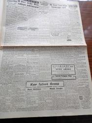 Cumhuriyet Gazetesi - 28 Birincikanun (Aralık) 1942 - Fransa'nın İstikbali Başmakale - General Giraud Fransız Afrikası Başkomiserliğine Seçildi - Şark Cephesinde Harekat Fotoğraf - Volga İle Don Arasındaki Rus Kuvvetleri Çevrildi - Kızılordunun Yaptığı Taarruz Devam Ediyor - Askeri Vaziyet Yazan Emekli General H. Emir Erkilet Yazı Dizisi - Atatürk Koşusu Fotoğraf -  Şair Mehmet Akif Ersoy'un Ölüm Yıldönümü - Jeopolitik Tetkikleri Yazan Tarık Zafer Tunaya - Bu Harpte Çevrilen İlk Fransız Filmi Mösyö Hektor Perşembe Akşamı Lale Sinemasında - Gizli Aşk Başrolde Leyla Murad Ve Yusuf Vehbi İpek Sinemasında - En Doğru Rota Ve Türk'e Doğru Yazan Fazıl Ahmed Aykaç - Kar İzleri Örttü Yazan Henri Bordeaux Yazı Dizisi - Adam Aldırma Keyfine Bak Yazan Burhan Felek Köşe Yazısı - Fransa'nın Harbe Devam Kararı Yazan Ömer Rıza Doğrul Köşe Yazısı - İstanbul Belediyesi Şehir Tiyatroları Dram Kısmında Büyük İhtilal Komedi Kısmında Ye Kürküm Ye Oyunu - Bugünkü Radyo Programı - Sayın Burgazadası Halkına