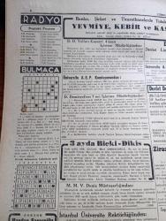 Cumhuriyet Gazetesi - 28 Birincikanun (Aralık) 1942 - Fransa'nın İstikbali Başmakale - General Giraud Fransız Afrikası Başkomiserliğine Seçildi - Şark Cephesinde Harekat Fotoğraf - Volga İle Don Arasındaki Rus Kuvvetleri Çevrildi - Kızılordunun Yaptığı Taarruz Devam Ediyor - Askeri Vaziyet Yazan Emekli General H. Emir Erkilet Yazı Dizisi - Atatürk Koşusu Fotoğraf -  Şair Mehmet Akif Ersoy'un Ölüm Yıldönümü - Jeopolitik Tetkikleri Yazan Tarık Zafer Tunaya - Bu Harpte Çevrilen İlk Fransız Filmi Mösyö Hektor Perşembe Akşamı Lale Sinemasında - Gizli Aşk Başrolde Leyla Murad Ve Yusuf Vehbi İpek Sinemasında - En Doğru Rota Ve Türk'e Doğru Yazan Fazıl Ahmed Aykaç - Kar İzleri Örttü Yazan Henri Bordeaux Yazı Dizisi - Adam Aldırma Keyfine Bak Yazan Burhan Felek Köşe Yazısı - Fransa'nın Harbe Devam Kararı Yazan Ömer Rıza Doğrul Köşe Yazısı - İstanbul Belediyesi Şehir Tiyatroları Dram Kısmında Büyük İhtilal Komedi Kısmında Ye Kürküm Ye Oyunu - Bugünkü Radyo Programı - Sayın Burgazadası Halkına