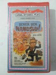 NAMUSLU ( Şener Şen, Ayşen Gruda, Adile Naşit )   VHS Film - Kaset