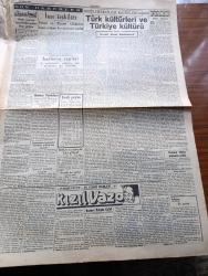 Cumhuriyet Gazetesi - 18 Şubat 1941 -  Yeni Türk Bulgar Anlaşması İmzalandı - İki Hükümet Taarruzdan İçtinab Kararında Mutabık Kaldılar - Nihai Safhaya Giren Libya Harekatından En Yeni Resimler - Hariciye Vekilimiz Şükrü Saracoğlu - Gondar'a Taarruz Başladı - İngiltere Mağlup Edilemez - Singapur Ve Malaya Harp Vaziyetinde - Büyük Muasırlar Yazan Winston Churchill Yazı Dizisi - Küçük Hikaye İbo'nun Çocuğu Yazan Nuri Refik - Yeni Tramvay Hatları - Surpagop Mezarlığında Yapılacak Mahalle -  Türk Kültürleri Ve Türkiye Kültürü Yazan İsmail Hami Danişmend - Kızıl Vazo Yazan Peride Celal Yazı Dizisi - Sessiz Tayyare Yazan Burhan Felek Köşe Yazısı - Libya Muzafferiyetinden Resimler - Senenin En Büyük Aşk Ve Macera Şaheseri Yeşil Cehennem Sümer Sinemasında - Bakir Adam Bu Perşembe Lale Sinemasında -  Siera Radyosu - İsviçre'nin Presizyon Saati Marvin - Galata Perşembe Pazarı - Singer Yeni Spor Saatleri Geldi