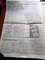 Cumhuriyet Gazetesi - 11 Aralık 1955 - Asıl Görev Yazan Nadir Nadi Başmakale - Yeni Kabine Programını Yarın Akşam Tamamlayacak - Yeni Hükümet Amerika'da Nasıl Karşılandı - Birleşmiş Milletlerin Yeni Sene Toplantısı - Münakalat Vekili Arif Demirer - Noel Baba Pulları Karaborsaya Düştü - Amerika'nın Yapacağı Yardımlar - Polisten Dayak Yiyen Avukat İşi Baroda - Beşiktaş İstanbulspor'u Yendi Fotoğraf - Nihat Erim Hakkında Söylentiler - Kırlangıç Yuvası Yazan Taylor Caldwell Yazı Dizisi - Meselemiz Nedir Yazan Hasan Ali Yücel Köşe Yazısı - Hipnotizma İle Doğum - Yalan Yazan Fahri Celal - Türkiye İş - Bugünkü Radyo Programı - Resimli Roman Komiserin Hatası Yazan George Simenon - Gaip Hazine Filmi Atlas Sinemasında - Türk Büyüklerinin Hatıraları Yazan Haluk Yusuf Şehsuvaroğlu - Haftanın Şakaları Yazan Burhan Felek - Vakıflar Bankası - Hususi Mimar Mektebi Açılması İsteniyor - Sigara İçmeyenlere Mükafat - Fenerbahçe Vefa İle Karşılaşıyor Fotoğrafı - İlahi Ses Sanatkarı Müzeyyen Senar