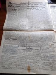 Cumhuriyet Gazetesi - 15 Şubat 1941 - Büyük Okyanusta İngiltere Amerika Fransa Japonya Üslerini Gösterir Harita - İaşe Teşkilatı Faaliyete Başlıyor - Hükümet Müstakil Elinde Bulunan Fazla Hububatı Satın Alacak - Willkie'nin İngiltere İntibaları Yazan Yunus Nadi Başmakale - Yunan Ordusu Büyük Bir Taarruza Geçti - Sicilyaya İngiliz Paraşütçüleri İndi - İngiliz Tayyare Filoları Düşman Memleketine Yaptıkları Bir Hücumdan Avdet Ediyorlar Fotoğrafı - Uzakşark Karışıyor Japon Filosu Hindiçini Sularına Geldi - Salzburg Mülakatı Hitler Yugoslav Nazırlarıyla Dün 3 Saat Görüştü - Büyük Muasırlar Yazan Winston Churchill Yazı Dizisi - Şair Nedim'in Harap Mezarını İstanbulu Sevenler Cemiyeti Tamir Ettirecek - Kızıl Vazo Yazan Peride Celal Yazı Dizisi - Dil Ve Edebiyat Davası Yazan İsmail Habib - Dilimize Göre Kalıplarız Yazan Burhan Felek Köşe Yazısı - Maria Rökk'ün Canlı Gerdanlığı Fotoğraf - Senenin En Mühim Maçı Beşiktaş Fenerbahçe - Sihirbaz Yazan Somerset Maugham Yazı Dizisi - Leyla ile Mecnun
