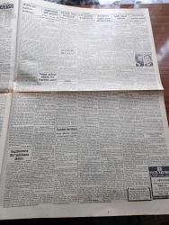 Cumhuriyet Gazetesi - 15 Şubat 1941 - Büyük Okyanusta İngiltere Amerika Fransa Japonya Üslerini Gösterir Harita - İaşe Teşkilatı Faaliyete Başlıyor - Hükümet Müstakil Elinde Bulunan Fazla Hububatı Satın Alacak - Willkie'nin İngiltere İntibaları Yazan Yunus Nadi Başmakale - Yunan Ordusu Büyük Bir Taarruza Geçti - Sicilyaya İngiliz Paraşütçüleri İndi - İngiliz Tayyare Filoları Düşman Memleketine Yaptıkları Bir Hücumdan Avdet Ediyorlar Fotoğrafı - Uzakşark Karışıyor Japon Filosu Hindiçini Sularına Geldi - Salzburg Mülakatı Hitler Yugoslav Nazırlarıyla Dün 3 Saat Görüştü - Büyük Muasırlar Yazan Winston Churchill Yazı Dizisi - Şair Nedim'in Harap Mezarını İstanbulu Sevenler Cemiyeti Tamir Ettirecek - Kızıl Vazo Yazan Peride Celal Yazı Dizisi - Dil Ve Edebiyat Davası Yazan İsmail Habib - Dilimize Göre Kalıplarız Yazan Burhan Felek Köşe Yazısı - Maria Rökk'ün Canlı Gerdanlığı Fotoğraf - Senenin En Mühim Maçı Beşiktaş Fenerbahçe - Sihirbaz Yazan Somerset Maugham Yazı Dizisi - Leyla ile Mecnun