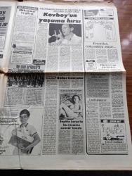 Hürriyet Gazetesi - 15 Temmuz 1985 - Kira Fena Eziyor - Kovboy Reagan'in Yaşama Hırsı - Turgut Özal'dan Kırkpınar Yolunda Peşrev -  Günün TV Programı - Yüzyılın Müzik Olayı Tina Turner Ve Mick Jagger Afrika'da Açlık Çekenler İçin Konser Düzenledi Fotoğraf - MDP'nin Verdiği Ders Yazan Oktay Ekşi - Bedrettin Dalan Kömür Mafyasına Savaş Açtı - Genelev Kadınları Yaka Kartı Takacak - Olaylar Ve İnsanlar Yazan Hasan Pulur - Seri İlanlar - Sovyet Yayılmacılığına Karşı ABD Tek Cephe - Atari Bilgisayar - Kraliyet Filarmoni Orkestrası Fotoğrafı - Cumhurbaşkanı Kenan Evren'den Gökçeada'ya Müjde - Sophia Loren'in Bu Resmine Sansür - İstanbul'un Üç Büyük Takımı Sezonu Açtılar - Fenerbahçe Taraftarı İle Kucaklaştı Fotoğrafı - Galatasaray Florya Tesislerinde Büyük Tezahüratlar İle Sezonu Açtı Fotoğraf- Rıdvan Dilmen -  Abdülkerim Durmaz - Cevat Prekazi - Milliyetçi Demokrat Partide Yılmaz Hocaoğlu İstifa Etti - Samsun 216 Sigara - Başpehlivan Sabri Acar - Mehmet Ali Ağca Davasında Romanın Görüşü