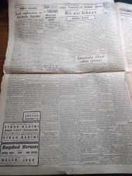 Cumhuriyet Gazetesi - 21 İkinciteşrin (Kasım) 1942 - Dördüncü Kış Başmakale - İstanbul'da Fırtınanın Yaptıkları Alibeyköyünü Ve Silahtarağa Elektrik Fabrikasını İstila Eden Seller Fotoğraf - Milli Korunma Kanununda Tadilat Layihası Son Şeklini Aldı - Tunus'a Giren Müttefik Ordu - Libya'da Mihver Ordusu Bingaziyi Tahliye Etti - Sovyet Harp Tebliği - Askeri Vaziyet Şark Cephesinde Ve Afrika'da Harekat Yazan Emekli General H. Emir Erkilet Yazı Dizisi - Bir Acı Hikaye Yazan Nadir Nadi - Almanya İle 10 Milyon Kilo Fındık İçin Anlaşma Yapıldı - Cihan Hakimi Bugün Lale Sinemasında - Safiye Ayla Ve Müzeyyen Senar Yardım Konseri İstanbul Gazinosunda - Kar İzleri Örttü Yazan Henri Bordeaux Yazı Dizisi - Yer Meselesi Yazan Burhan Felek Köşe Yazısı - Hadiselerin Ortaşarktaki Tesiri Yazan Ömer Rıza Doğrul Köşe Yazısı - Arlon Saat Mağazaları - Bugünkü Radyo Programı -  Dolska Yeni Terzi Evi - Horoz Marka Anilin Paket Boyaları - Blaupunkt Radyoları