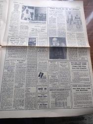 Cumhuriyet Gazetesi - 15 Kasım 1967 - Dış Ticarette Büyük Laflar Yazan Ecvet Güresin Başmakale - Maraş'ta 2 Alman Turisti Öldürüldü - Vehbi Koç Başbakanla Konuştuktan Sonra Buzdolabı Fiyatında İndirim Artış Olmaz Dedi - Rauf Denktaş Kıbrıs'a Girmek İçin U Thant'a Başvuruyor - Piyasadaki Bütün Köseleler Bozuktur Damgası Taşıyor - Emekli Albay Sadettin Suhataç Başkanlığında Kurulan Demokrat Birlik Partisi Programını Açıkladı - Vietnam Salhanesi Yazan İlhan Selçuk Köşe - İngiltere Başbakanı Wilson Ortak Pazara Acil Çağrıda Bulundu - Ho Şi Minh Lenin Nişanını Zaferi Kazandıktan Sonra Alacağım Dedi - 50. Yıldönümünde 1917 İhtilalinin Hikayesi Çizgi Roman - Ernest Hemingway'in Gözüyle Atatürk Türkiyesi Derleyen Mehmet Barlas Yazı Dizisi - İtalyan Lisesinde Atatürk Büstü Açıldı - Ulvi Uraz Tiyatrosu - Sophia Loren Yeni Filminin Galasına Şahane Bir Kıyafet Ve Merasimle Geldi - Deli Dolu Oyunundan Bir Sahne - Aziz Basmacı - Kenan Büke - Tek Şampiyon Ahmet Ayık Delhi'de Zorla 5. Olabildik