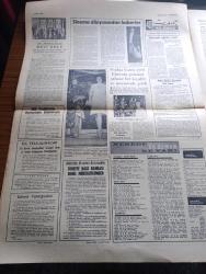 Cumhuriyet Gazetesi - 15 Kasım 1967 - Dış Ticarette Büyük Laflar Yazan Ecvet Güresin Başmakale - Maraş'ta 2 Alman Turisti Öldürüldü - Vehbi Koç Başbakanla Konuştuktan Sonra Buzdolabı Fiyatında İndirim Artış Olmaz Dedi - Rauf Denktaş Kıbrıs'a Girmek İçin U Thant'a Başvuruyor - Piyasadaki Bütün Köseleler Bozuktur Damgası Taşıyor - Emekli Albay Sadettin Suhataç Başkanlığında Kurulan Demokrat Birlik Partisi Programını Açıkladı - Vietnam Salhanesi Yazan İlhan Selçuk Köşe - İngiltere Başbakanı Wilson Ortak Pazara Acil Çağrıda Bulundu - Ho Şi Minh Lenin Nişanını Zaferi Kazandıktan Sonra Alacağım Dedi - 50. Yıldönümünde 1917 İhtilalinin Hikayesi Çizgi Roman - Ernest Hemingway'in Gözüyle Atatürk Türkiyesi Derleyen Mehmet Barlas Yazı Dizisi - İtalyan Lisesinde Atatürk Büstü Açıldı - Ulvi Uraz Tiyatrosu - Sophia Loren Yeni Filminin Galasına Şahane Bir Kıyafet Ve Merasimle Geldi - Deli Dolu Oyunundan Bir Sahne - Aziz Basmacı - Kenan Büke - Tek Şampiyon Ahmet Ayık Delhi'de Zorla 5. Olabildik