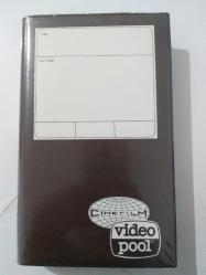HATASIZ KUL OLMAZ ( Orhan Gencebay, Fatma Girik)  // KARA YEMİN ( Tarık Tibet, Bircan Deniz) VHS Film - Kaset ( 2 Film bir arada - Çekimdir )